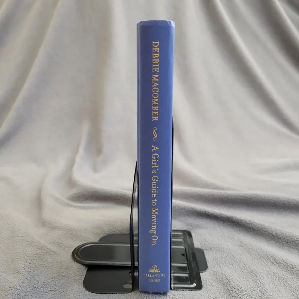 WOMENS‎ FICTION Debbie Macomber A Girls Guide to Moving On First Edition 2016